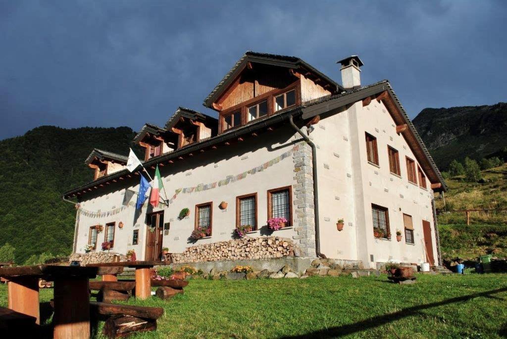 Rifugio Parpinasca Hostel Trontano ภายนอก รูปภาพ