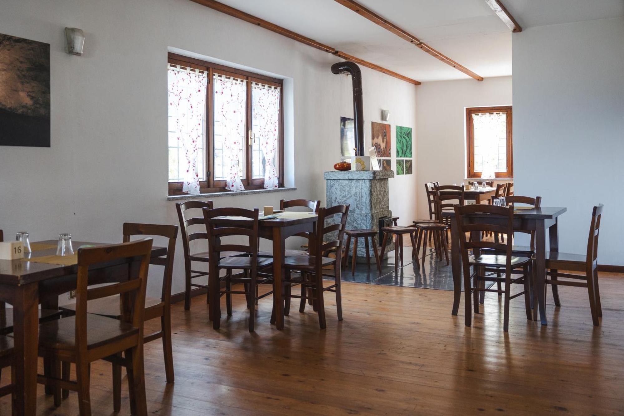 Rifugio Parpinasca Hostel Trontano ภายนอก รูปภาพ